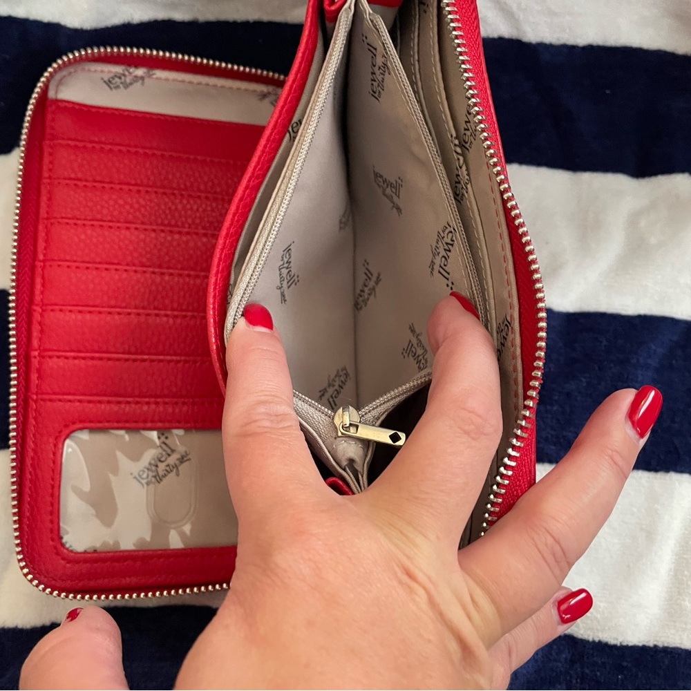Thirty-One Red Wallet - Picture 5 of 5